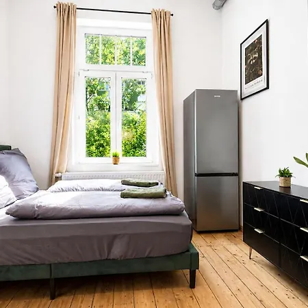 Larooms Rs51 - Altbaucharm Mit Hochbett * Halle (Saale)